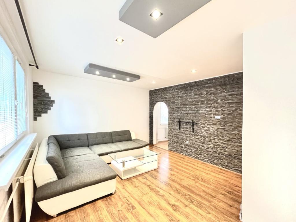 Pronájem bytu 3+1 62 m² – pohled 2