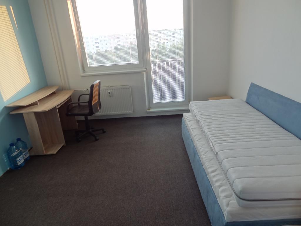 Spolubydleni bytu celý pokoj 75 m2