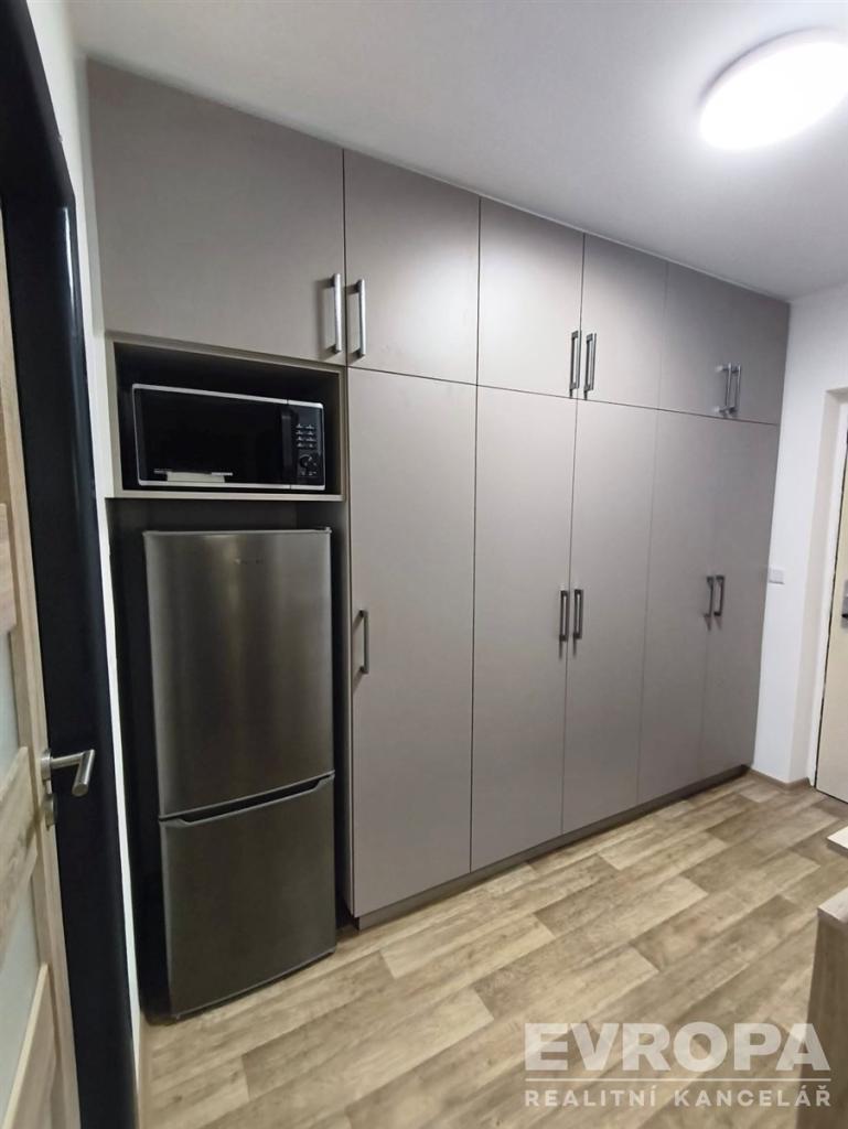 Pronájem bytu 1+kk 39 m2, Želechovice nad Dřevnicí – náhled fotky 9