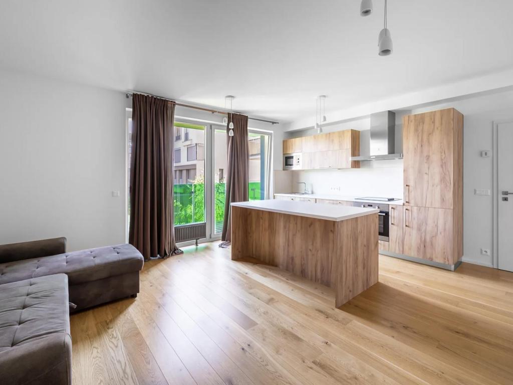 Pronájem bytu 2+kk 61 m² – pohled 3