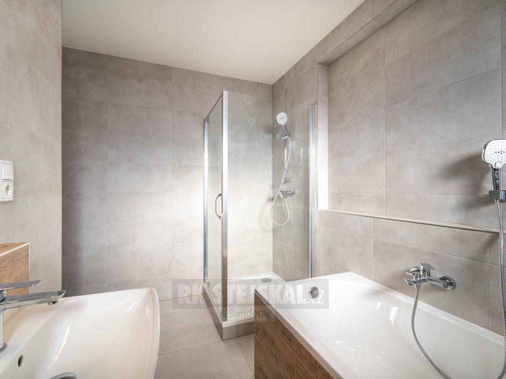 Pronájem bytu 4+kk 80 m2