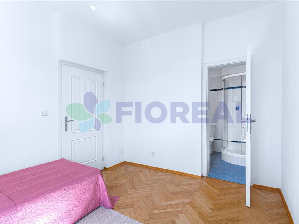 Pronájem bytu 5+1 230 m2, Praha – náhled fotky 16