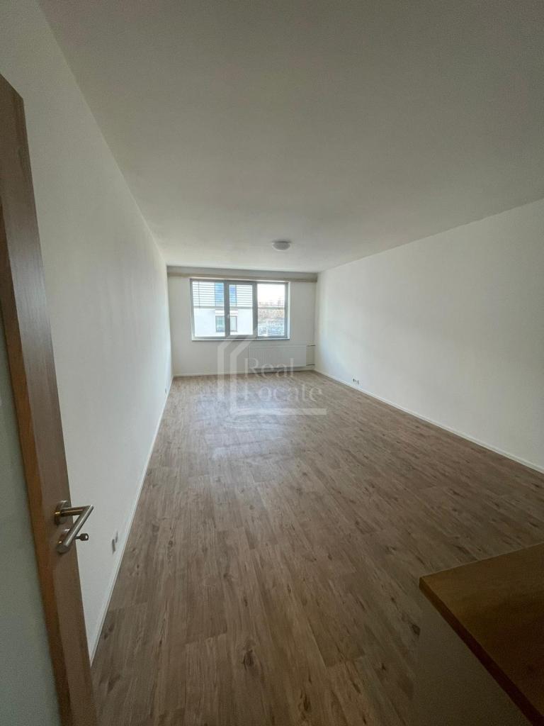 1-room apartment for rent · 37 m² · Praha — 700 €/mo