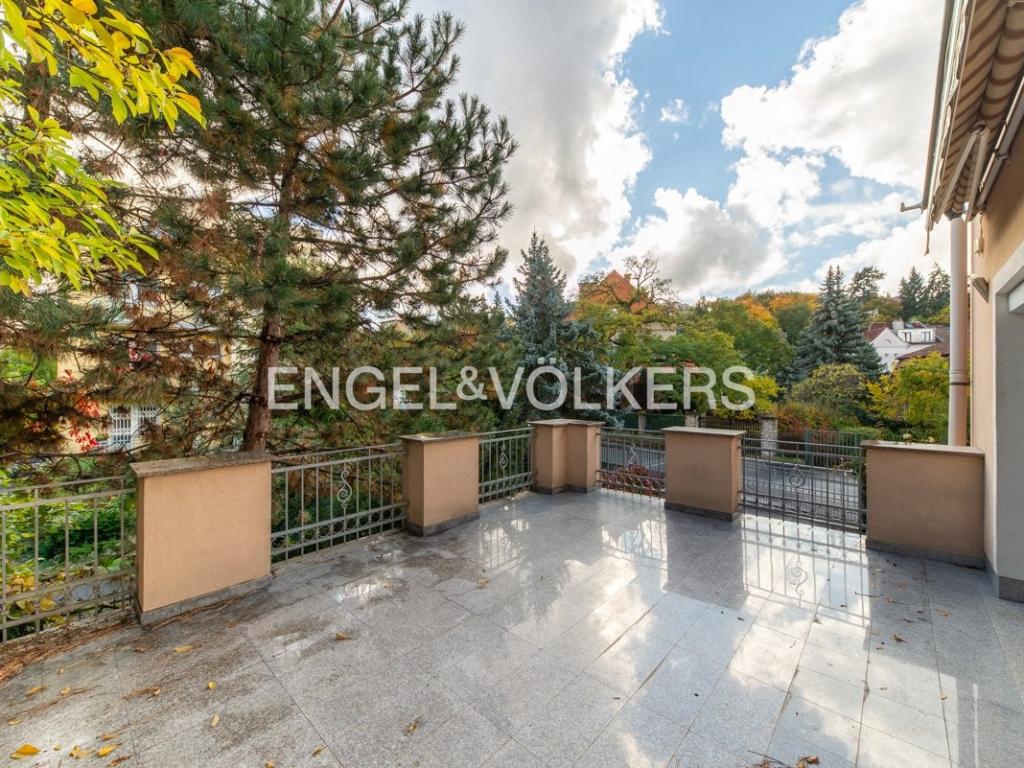 Pronájem domu 560 m2