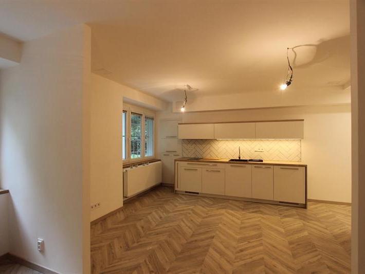 Pronájem bytu 2+kk 45 m² – pohled 2