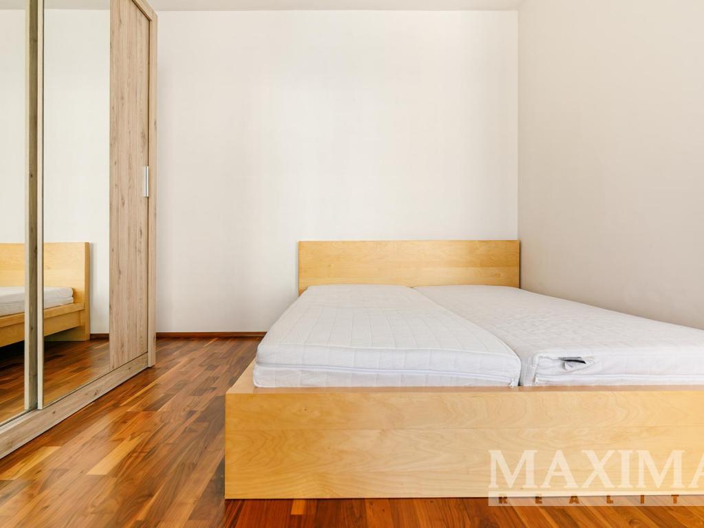 Pronájem bytu 1+kk 40 m2, Praha – náhled fotky 29