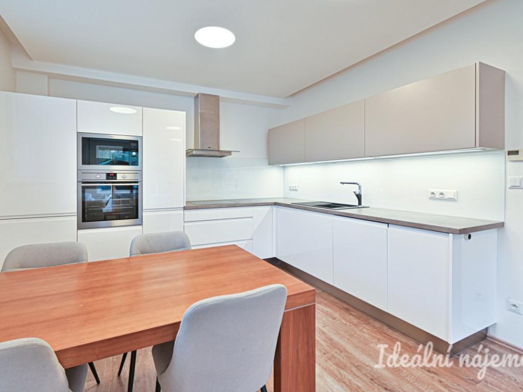 Pronájem bytu 3+kk 72 m2