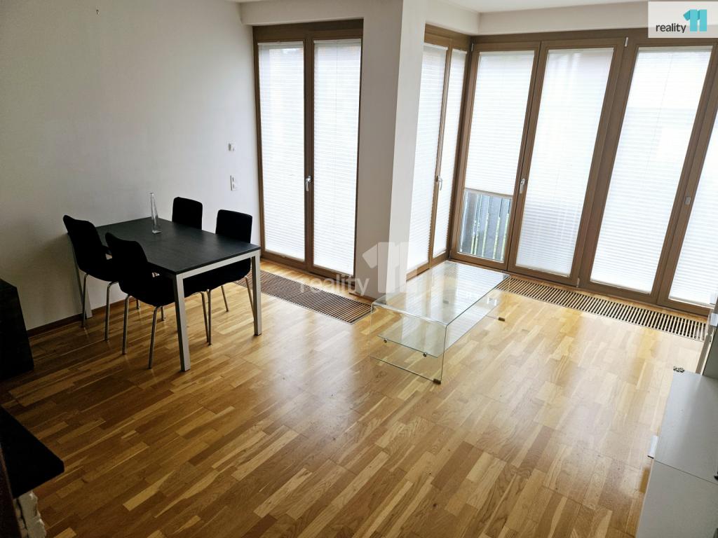 Pronájem bytu 3+kk 86 m² – pohled 3