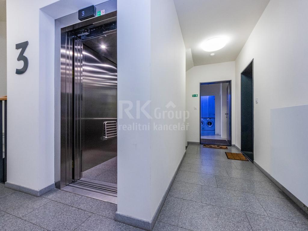 Pronájem bytu 3+kk 81 m2, Praha – náhled fotky 20