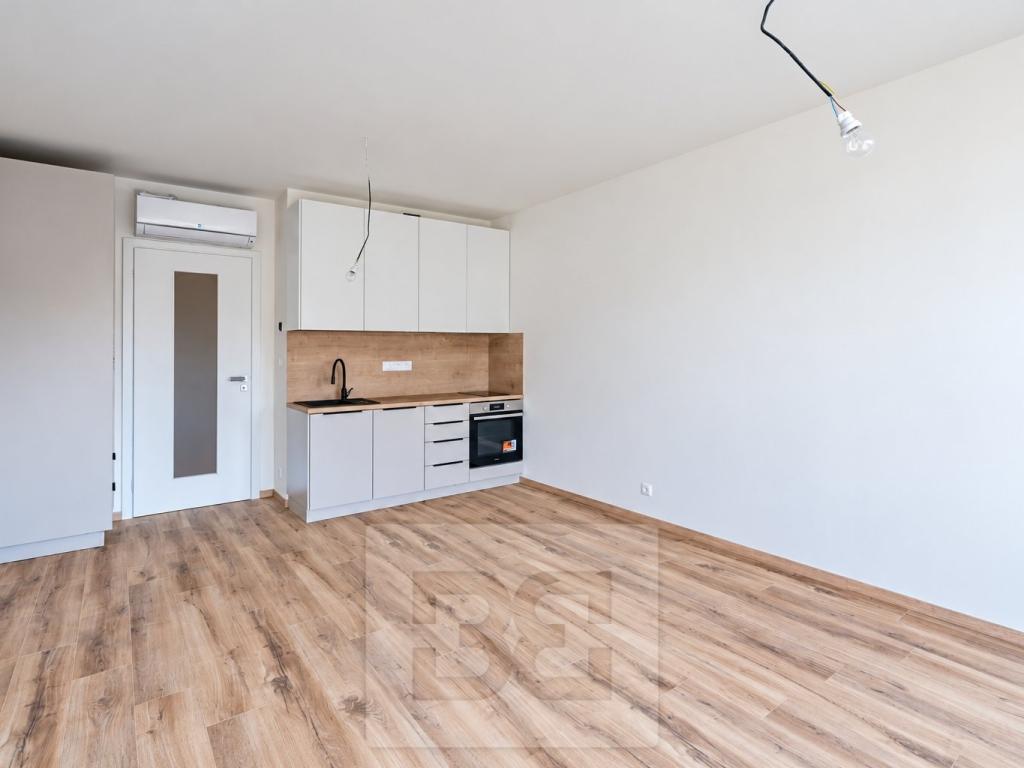 Pronájem bytu 1+kk 32 m2, Praha – náhled fotky 7