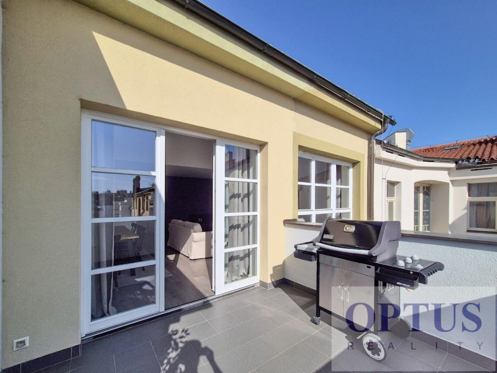 Pronájem bytu 6 a více 218 m2