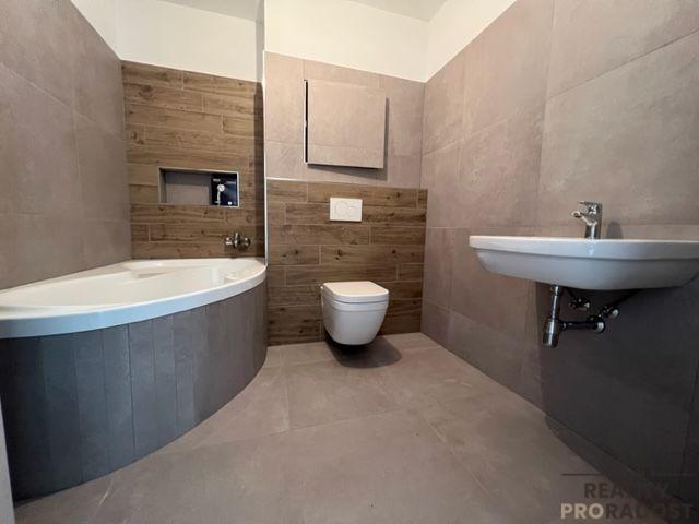 Pronájem bytu 2+kk 64 m2
