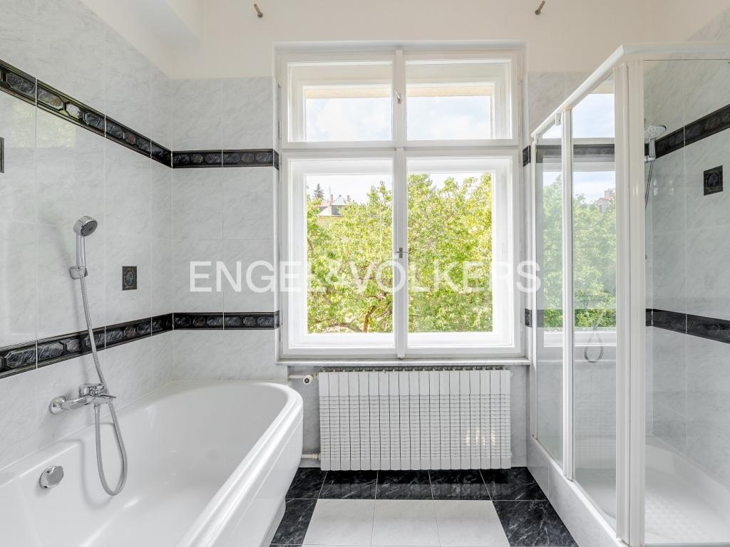 Pronájem bytu 5+1 146 m2, Praha – náhled fotky 12