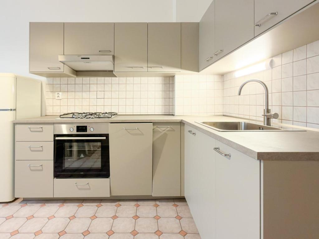 Pronájem bytu 2+1 85 m2, Praha – náhled fotky 9