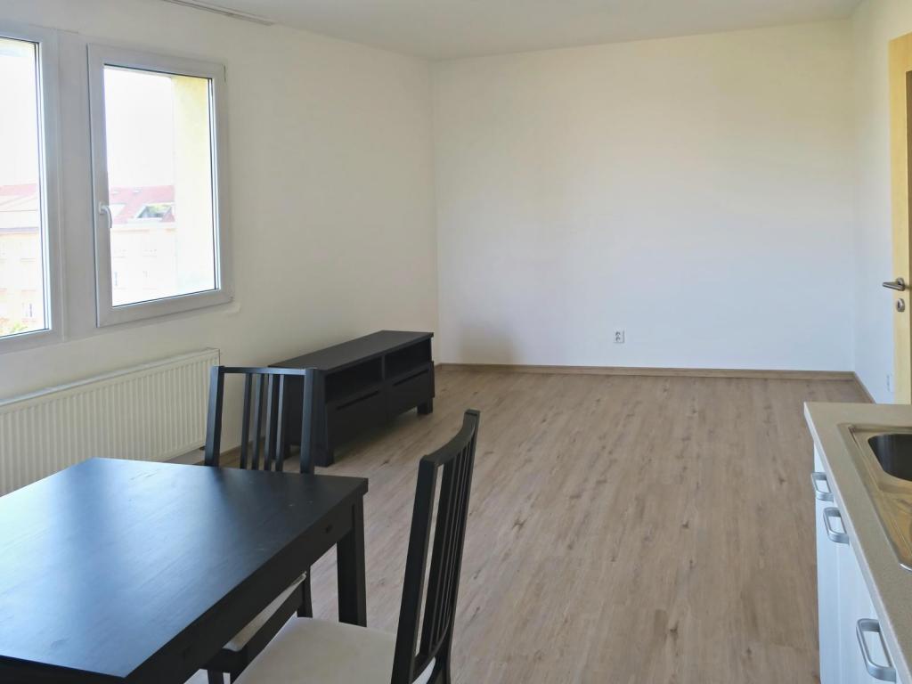 Pronájem bytu 2+kk 600 m2