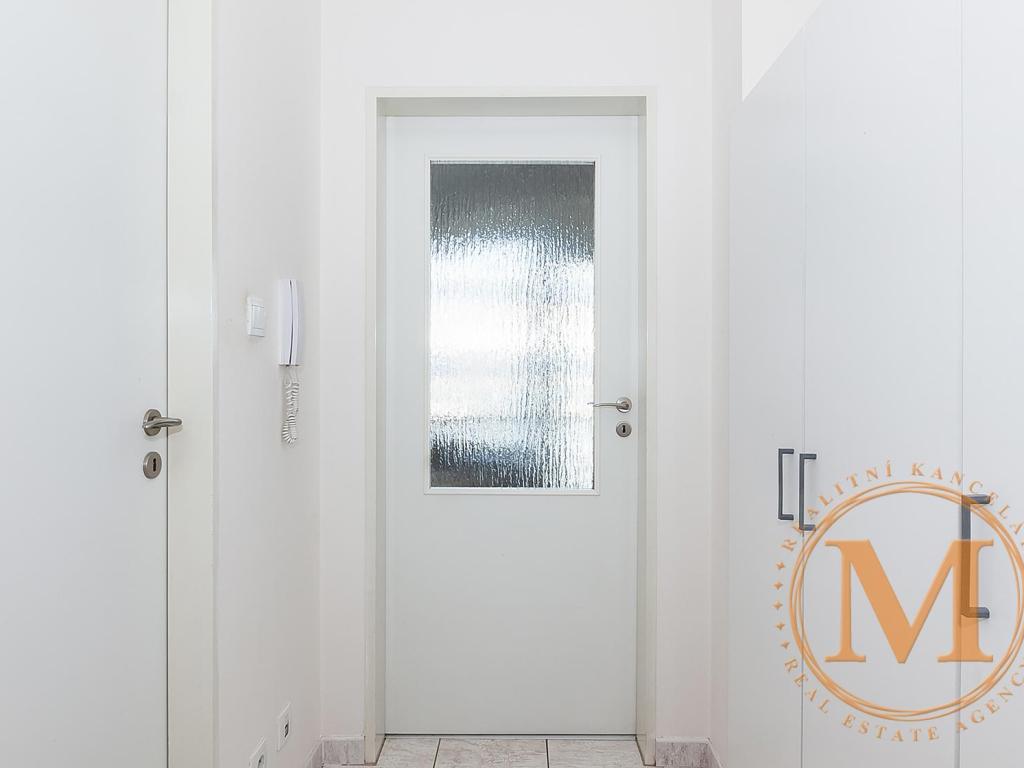 Pronájem bytu 1+kk 40 m2, Praha – náhled fotky 9