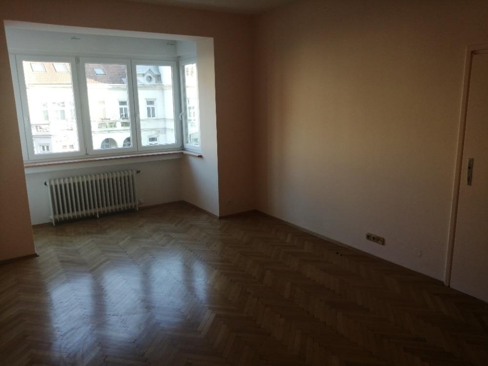 Pronájem bytu 3+1 80 m² – pohled 3