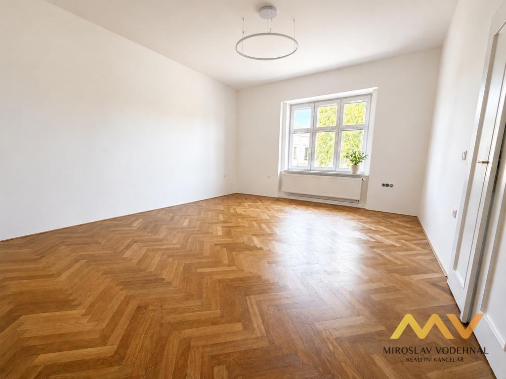 Pronájem bytu 3+1 129 m2, Hradec Králové – náhled fotky 11