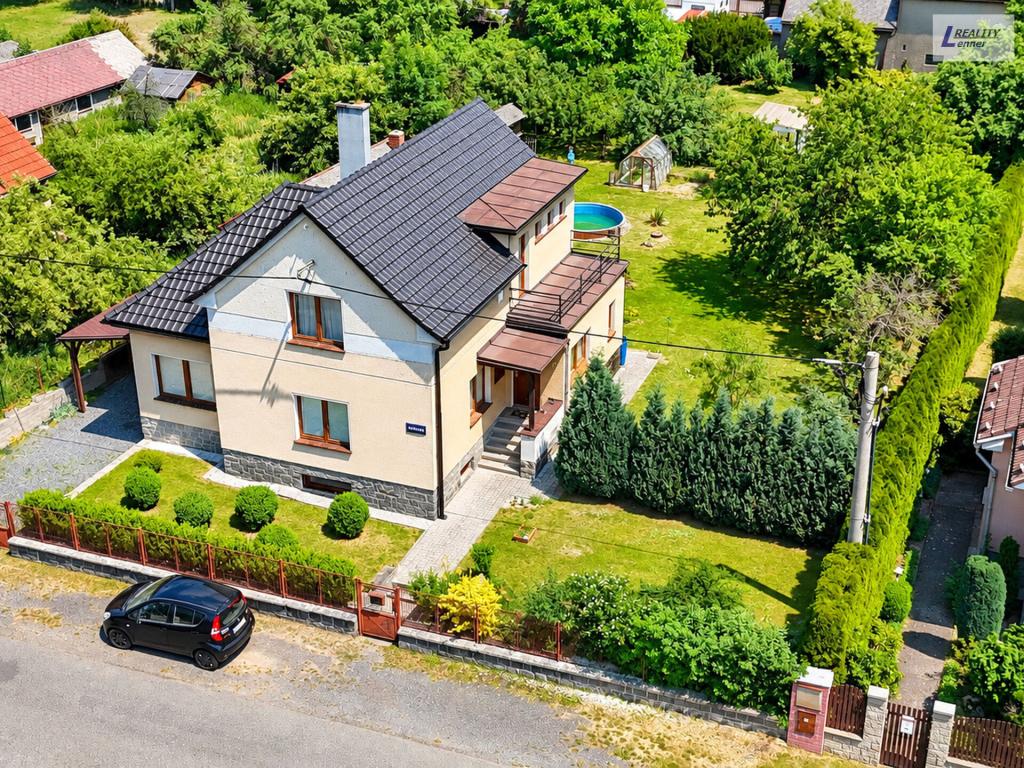 Maja, 270 m², krunt 952 m²