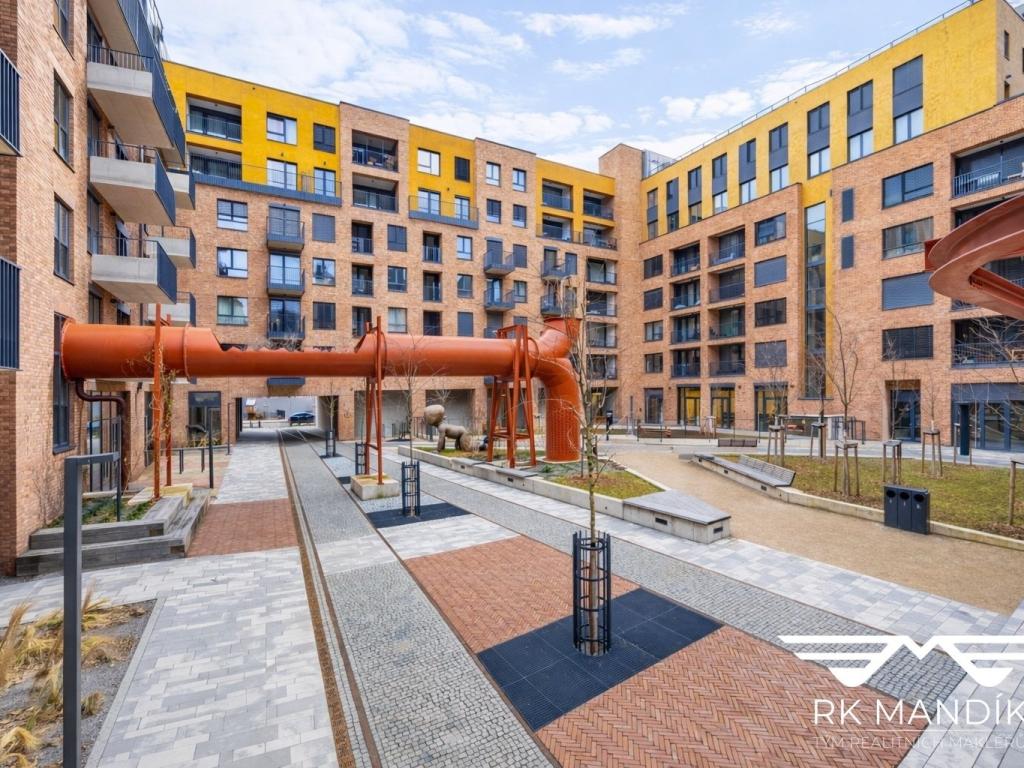 Pronájem bytu 1+kk 28 m2, Praha – náhled fotky 16