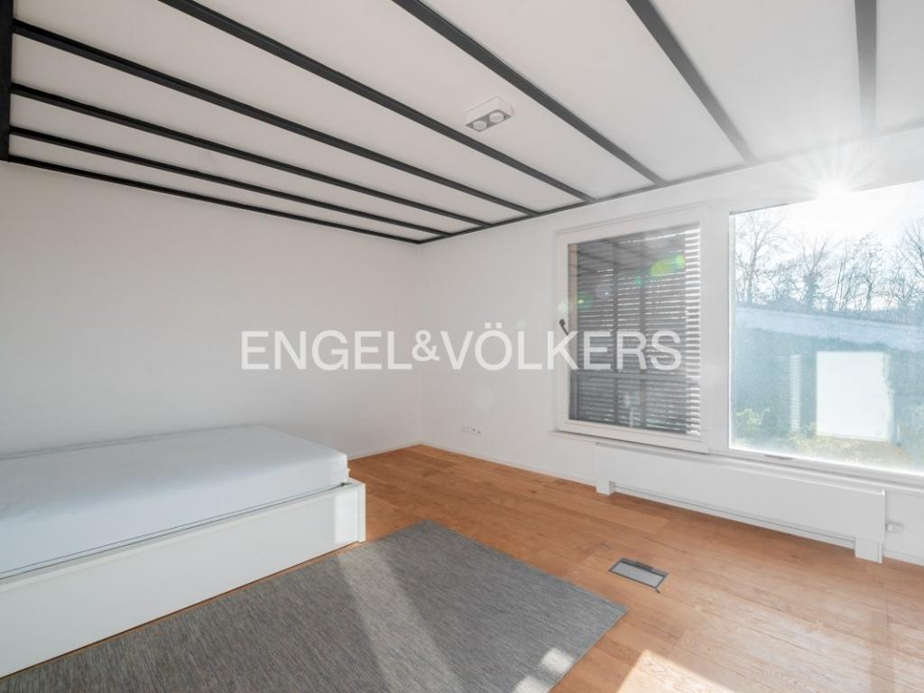 Pronájem bytu 6 a více 324 m2