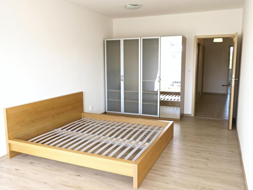 Pronájem bytu 2+kk 600 m2