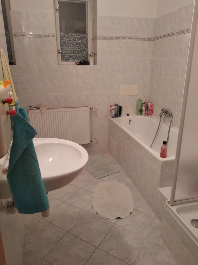 Spolubydleni bytu celý pokoj 120 m2