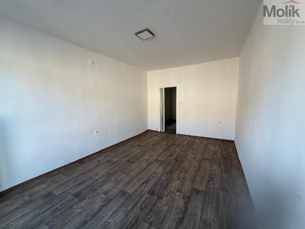 Pronájem bytu 2+1 52 m² – pohled 6