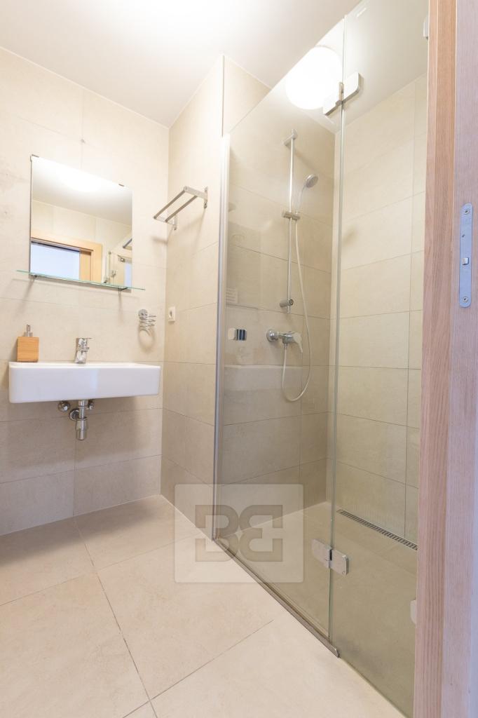 Pronájem bytu 2+kk 48 m2, Praha – náhled fotky 9
