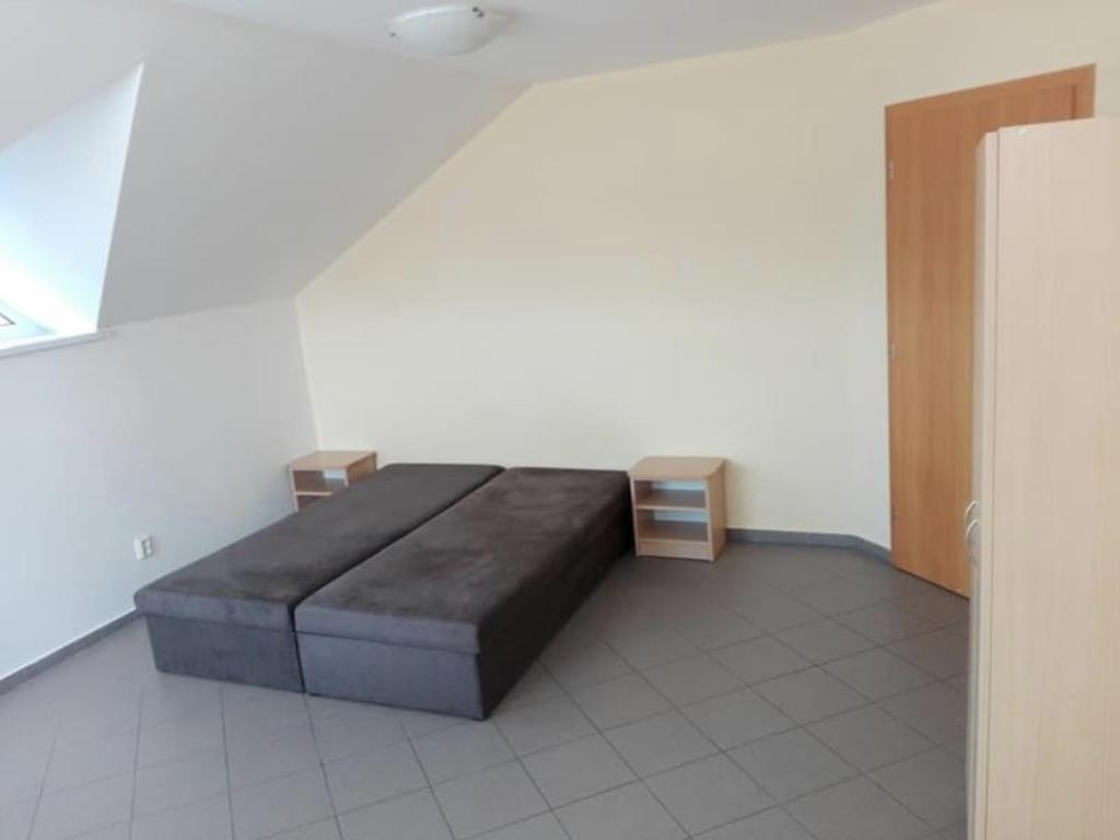 Pronajem bytu celý pokoj 23 m2