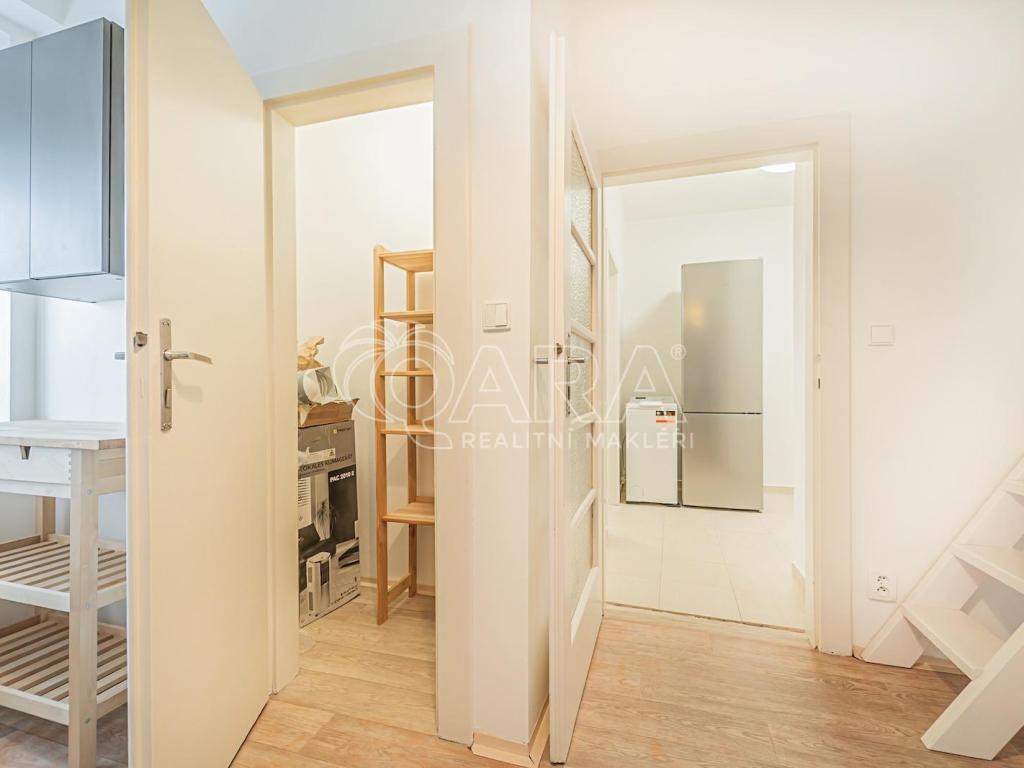 Pronájem bytu 1+1 38 m2