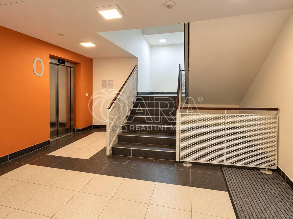 Pronájem bytu 3+kk 67 m2, Praha – náhled fotky 19