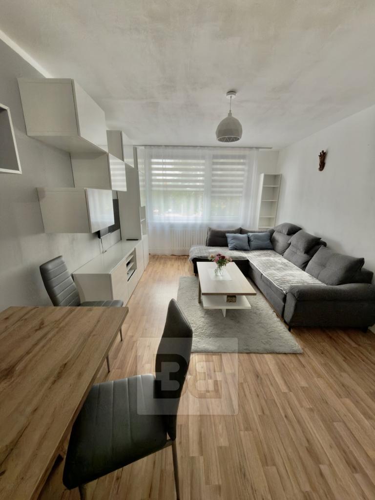 Pronájem bytu pokoj 54 m2