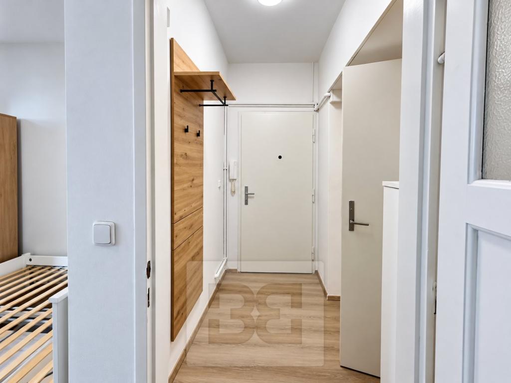 Pronájem bytu 1+kk 27 m2, Praha – náhled fotky 10