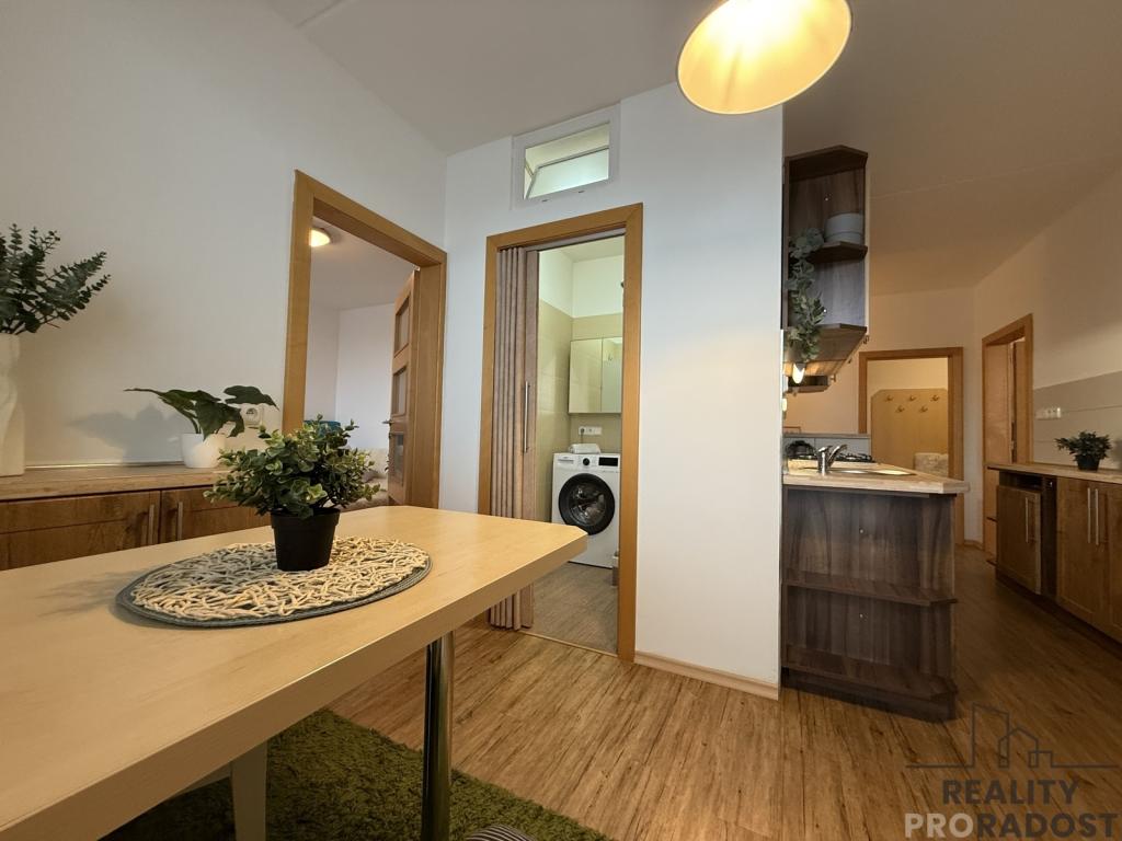 3-room apartment for rent · 74 m² · Olomouc — 697 €/mo