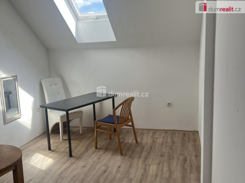 Pronájem bytu 1+kk 17 m² – pohled 2