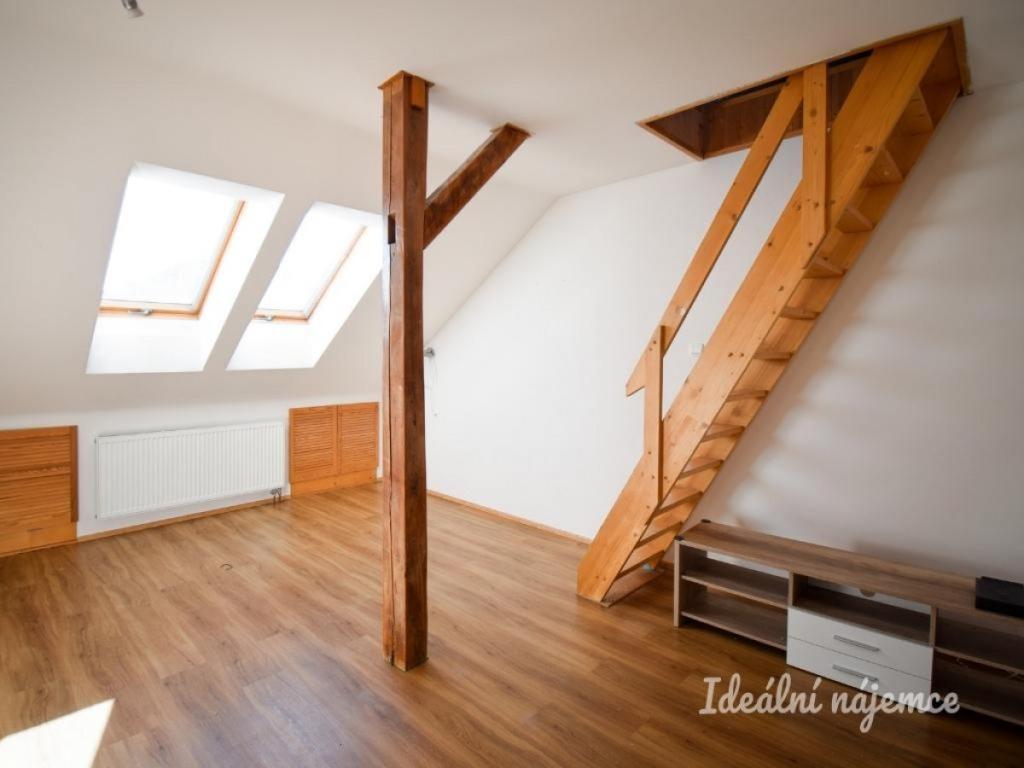 Pronájem bytu 2+1 64 m2
