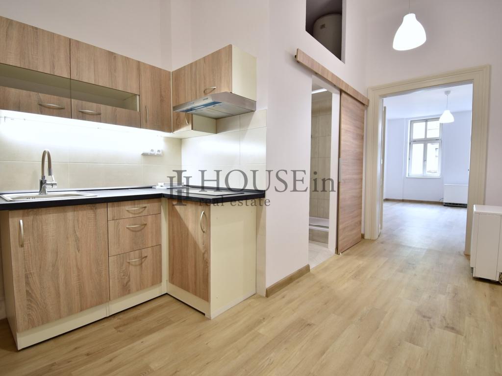 Pronájem bytu 1+kk 34 m² – pohled 2