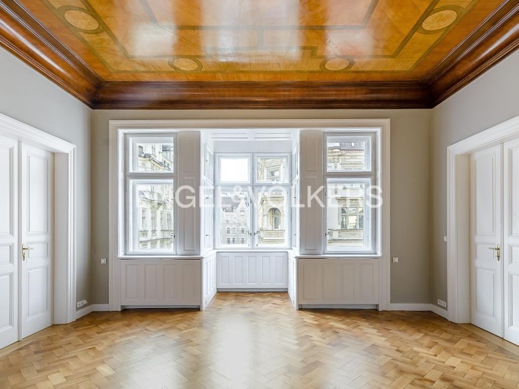 Pronájem bytu 6 a více 285 m2