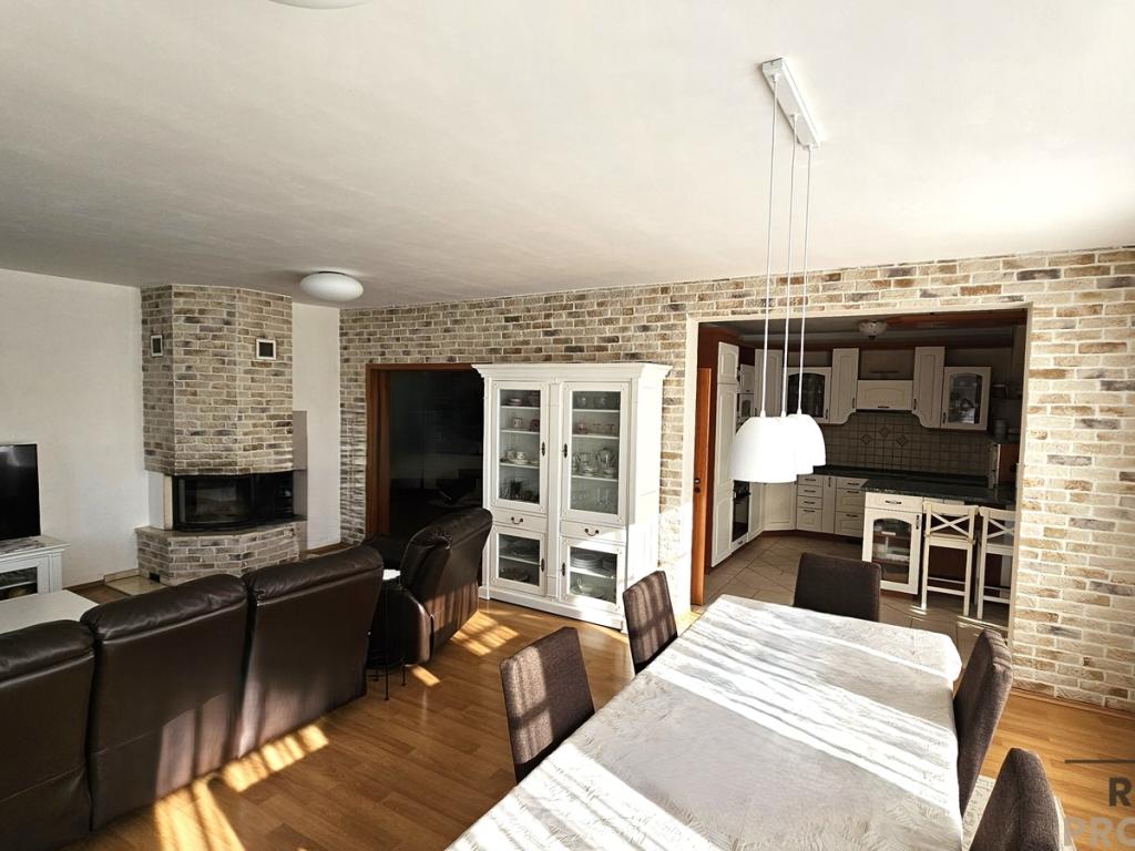 Prodej domu 369 m2, Jesenice – náhled fotky 3