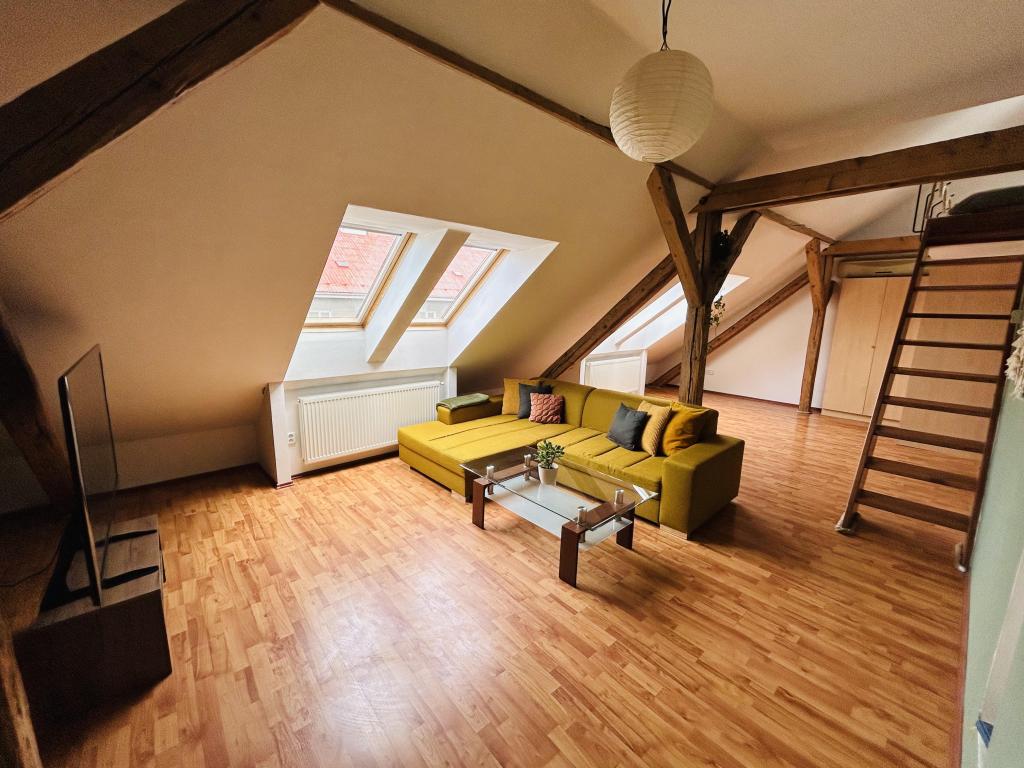 Pronájem bytu 1+1 85 m2