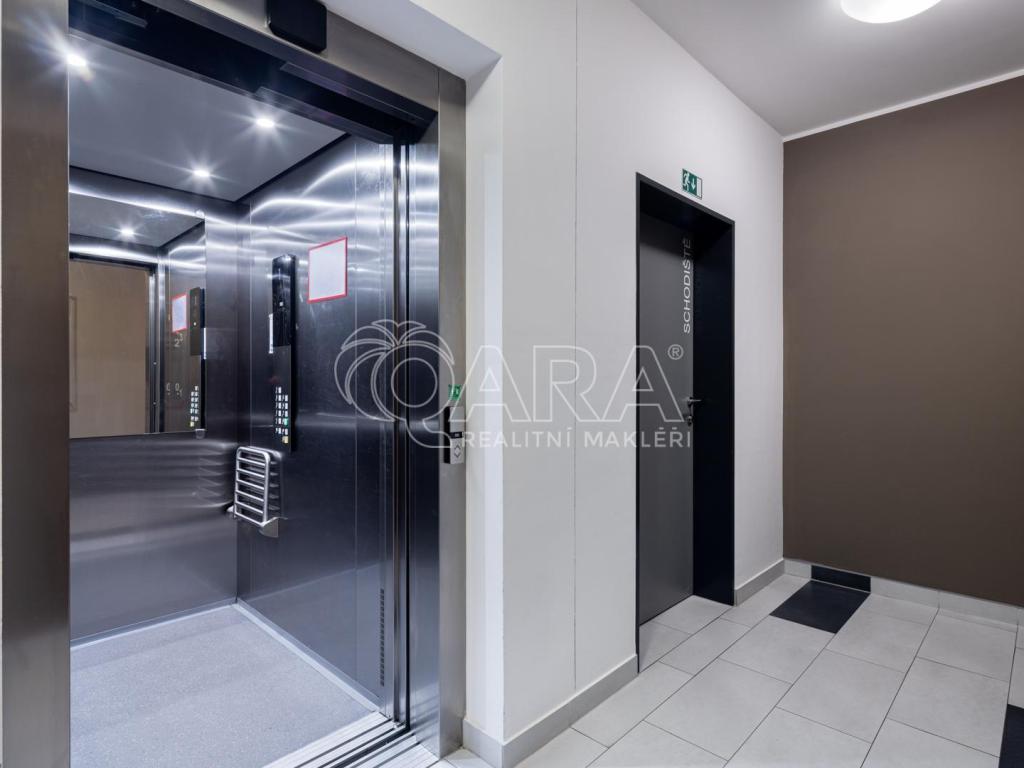 Pronájem bytu 2+kk 67 m2, Praha – náhled fotky 24