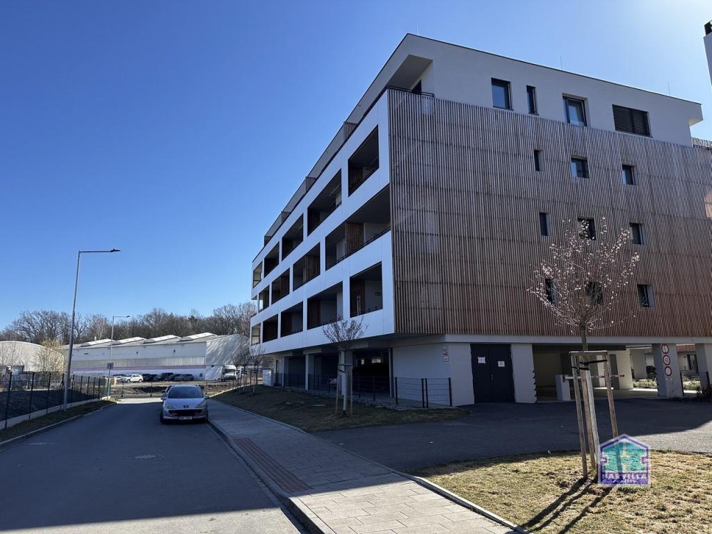 Pronájem bytu 1+kk 34 m2