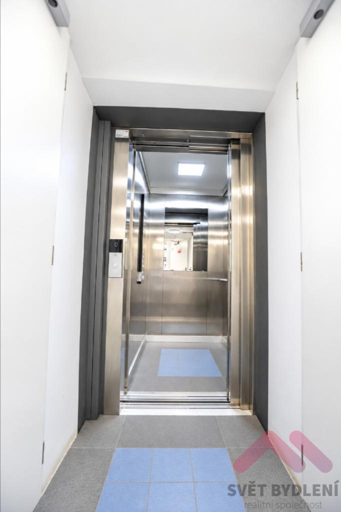 Pronájem bytu 2+kk 44 m2, Praha – náhled fotky 19