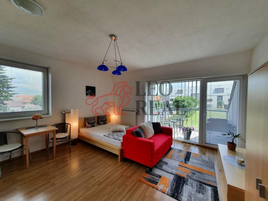 Pronajem bytu garsonka 37 m2