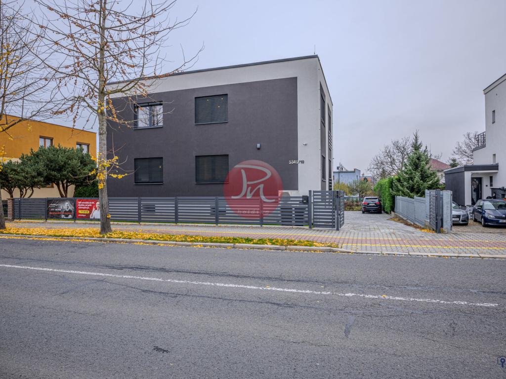Pronájem bytu 6 a více 194 m2