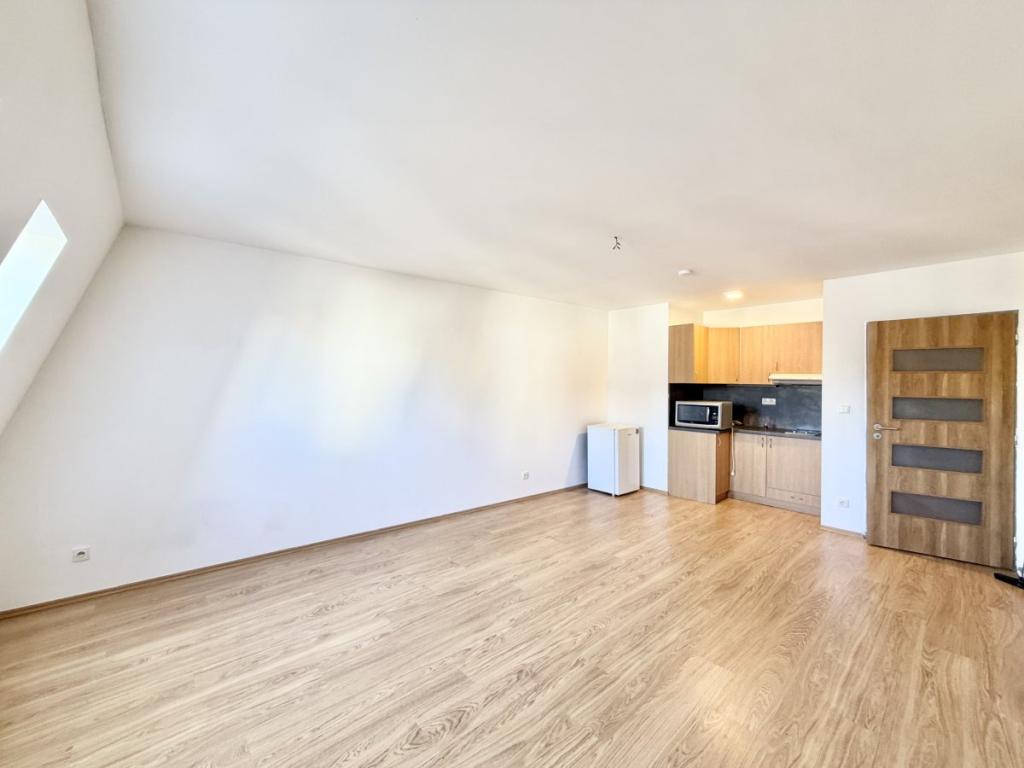 Pronájem bytu 1+kk 32 m2