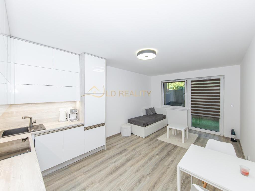 Pronájem bytu 1+kk 32 m2