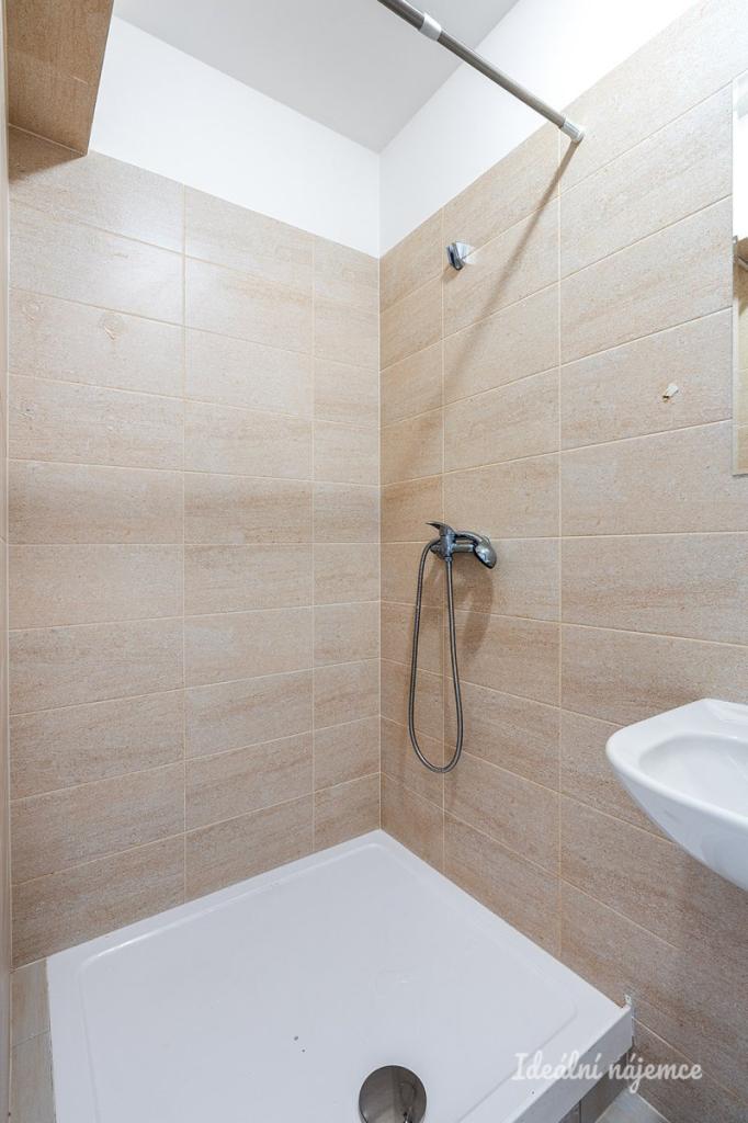 Pronájem bytu 1+kk 23 m2, Škvorec – náhled fotky 7