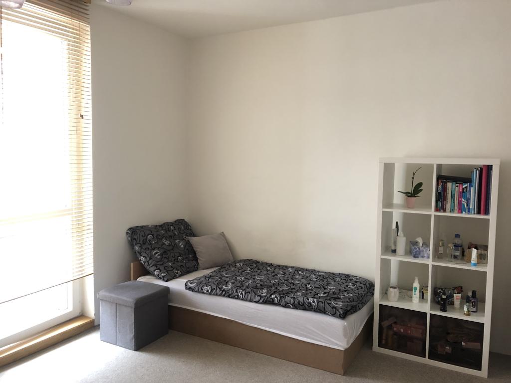 Spolubydleni bytu celý pokoj 70 m2